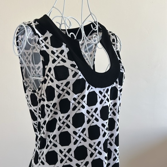 Size M | White House Black Market | Tunic, Geometric Print, 3/4 Sleeve - Picture 2 of 8